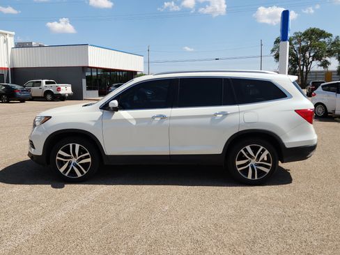 Used 2017 Honda Pilot Elite image 2