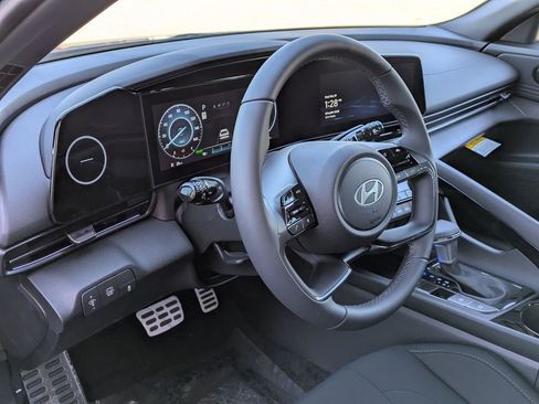 New 2025 Hyundai Elantra SEL image 13