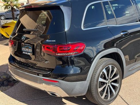 Used 2022 Mercedes-Benz GLB 250 4MATIC w/ Premium Package Lite image 16