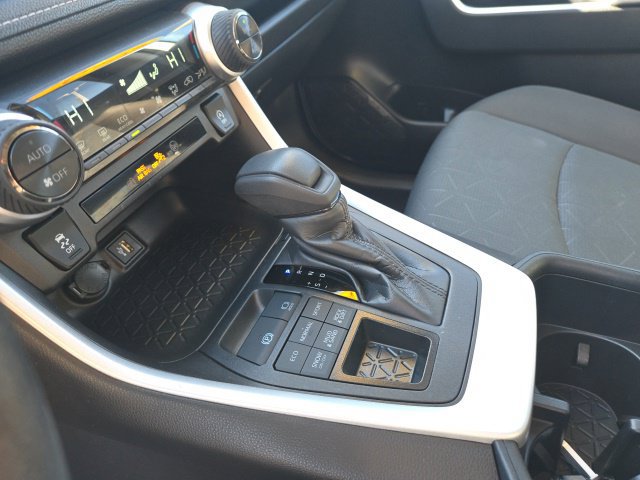 Used 2025 Toyota RAV4 XLE AWD/4WD image 24