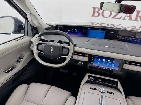 New 2026 Lincoln Navigator Reserve AWD/4WD image 25