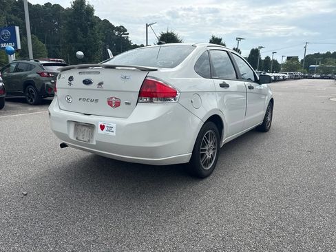 Used 2010 Ford Focus SE FWD image 5