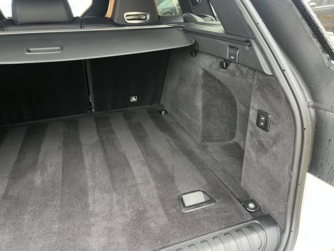 Certified 2022 Land Rover Range Rover Sport SVR image 35