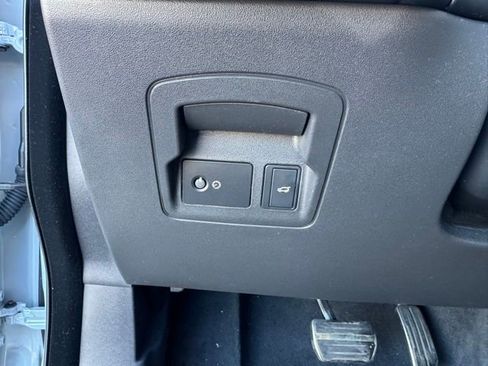 Used 2025 Land Rover Range Rover Velar Dynamic SE image 21