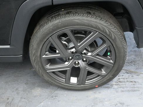 New 2026 Jeep Compass Latitude w/ Sun and Sound Group image 9