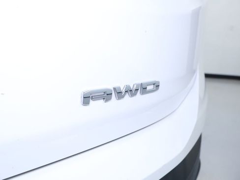 Used 2024 GMC Terrain SLE image 11