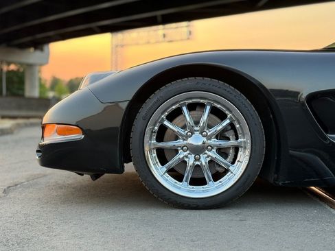 Used 1998 Chevrolet Corvette Coupe w/ Memory Pkg RWD image 10