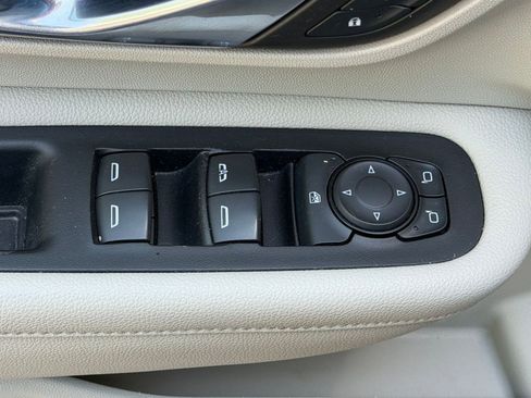 Used 2018 GMC Terrain Denali w/ GMC Pro Grade Package AWD/4WD image 21