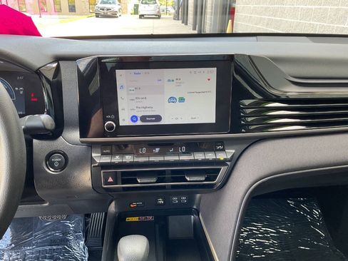Used 2025 Toyota Camry LE FWD image 22