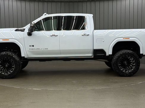 Used 2026 GMC Sierra 3500 Denali Ultimate AWD/4WD image 2