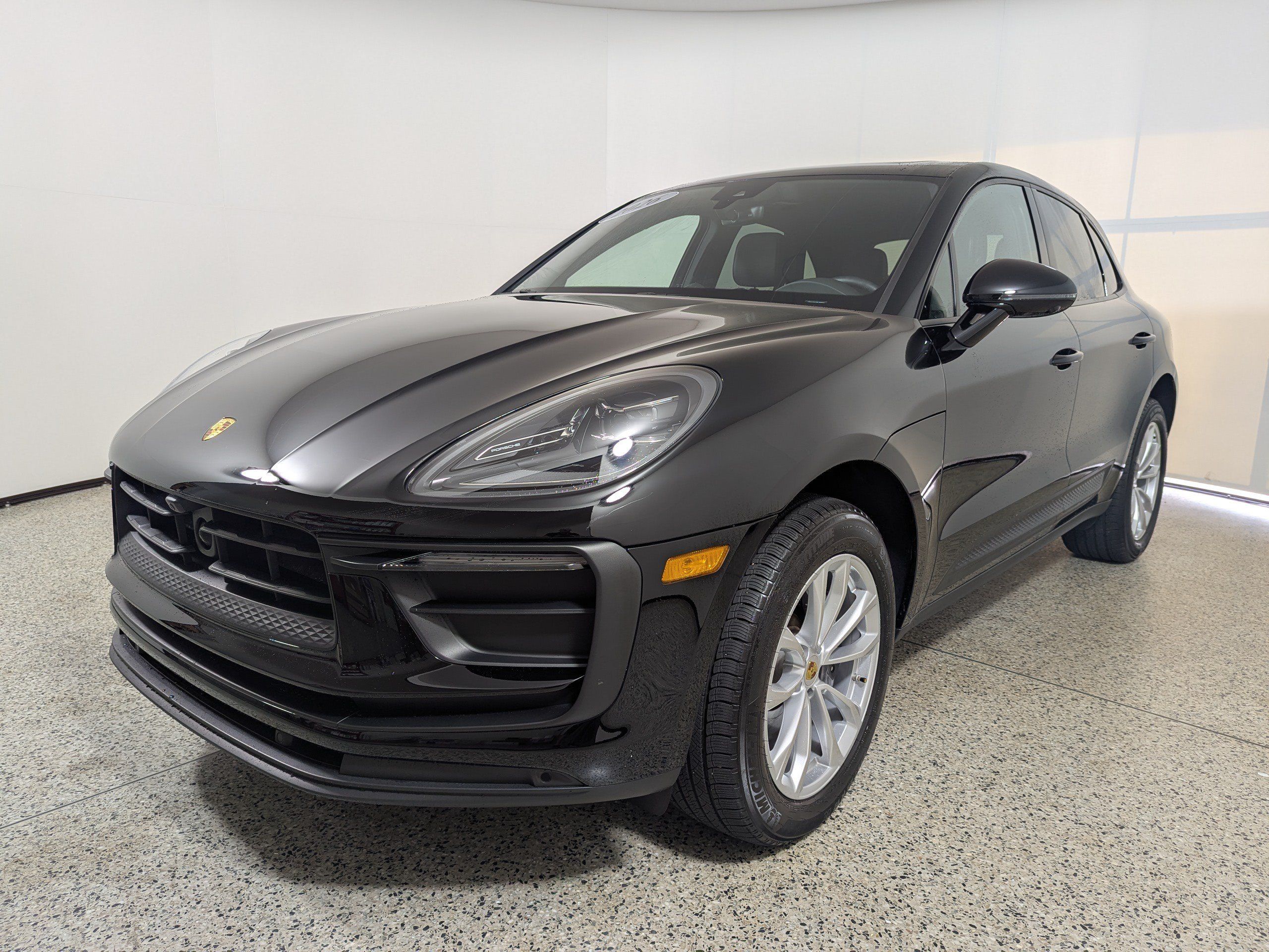 Used 2026 Porsche Macan AWD/4WD image 3