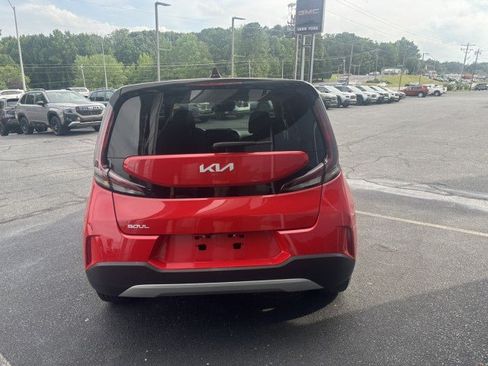 Used 2024 Kia Soul LX w/ Option Group 015 FWD image 4