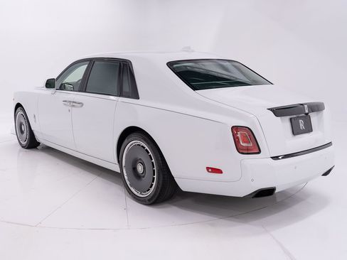 Used 2023 Rolls-Royce Phantom Sedan RWD image 3