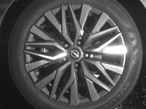 Used 2025 Nissan Altima 2.5 SV FWD image 12