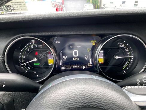 Used 2023 Jeep Wrangler Unlimited Sahara w/ Cold Weather Group AWD/4WD image 25