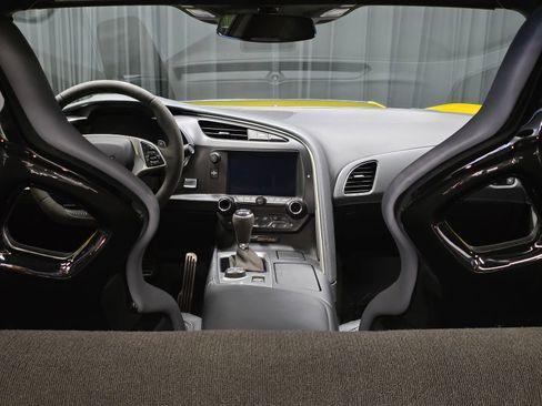 Used 2016 Chevrolet Corvette Z06 w/ 3LZ Preferred Equipment Group image 38