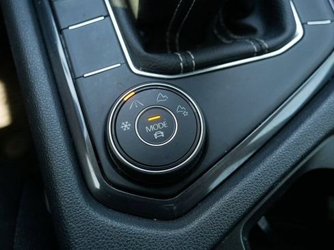 Certified 2022 Volkswagen Tiguan SE AWD/4WD image 31