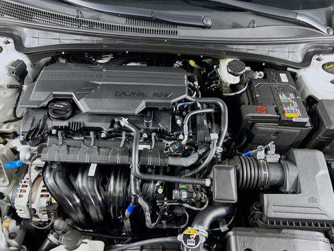 Certified 2025 Hyundai Elantra Sport image 28