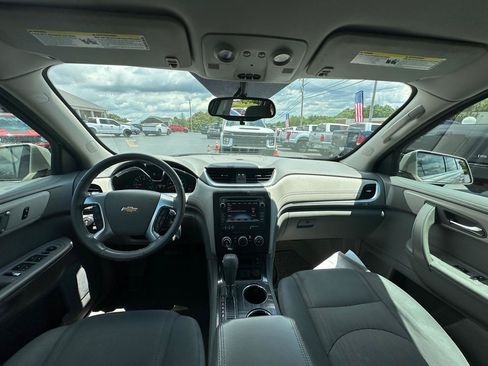 Used 2015 Chevrolet Traverse LT w/ Style and Technology Package FWD image 11