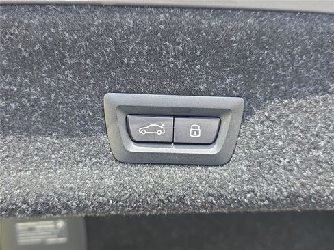 Used 2025 BMW 330i Sedan image 9