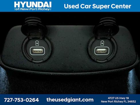 Used 2019 Hyundai Santa Fe SEL image 17