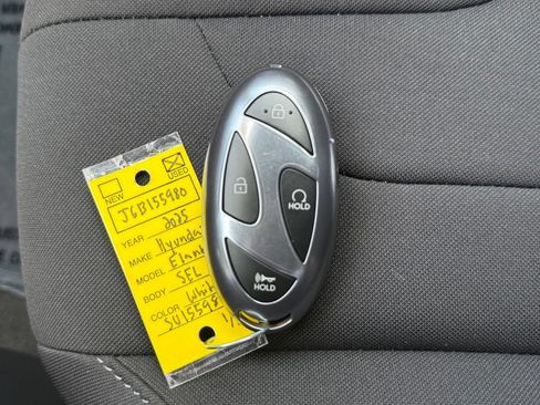 Used 2025 Hyundai Elantra SEL FWD image 30