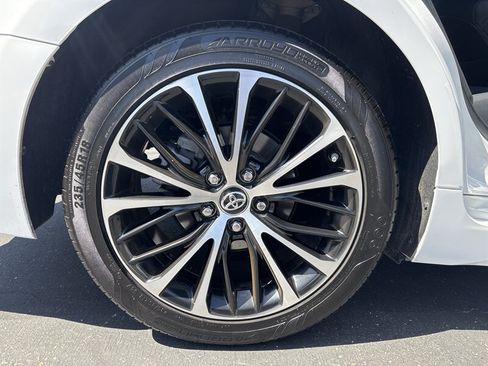 Used 2019 Toyota Camry SE w/ Convenience Package FWD image 15