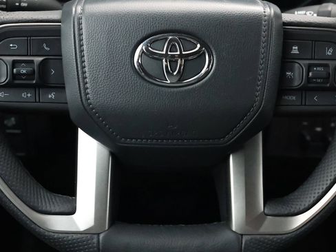 Used 2025 Toyota Tundra Limited AWD/4WD image 17