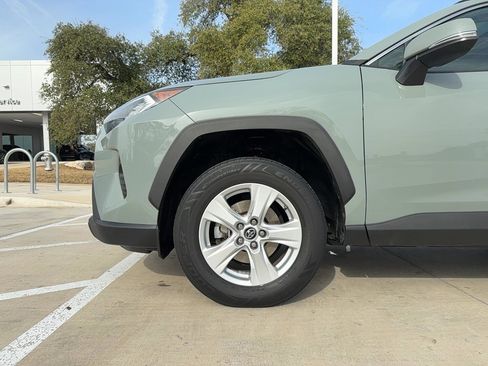 Used 2019 Toyota RAV4 XLE w/ Convenience Package image 9