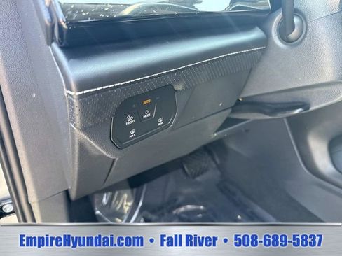 Used 2024 Volkswagen Atlas SE AWD/4WD image 22