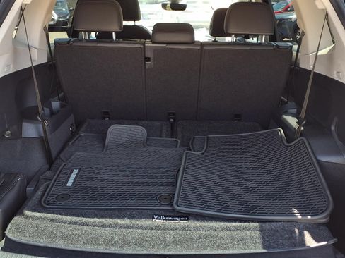 Used 2023 Volkswagen Tiguan SE w/ Panoramic Sunroof Package FWD image 6