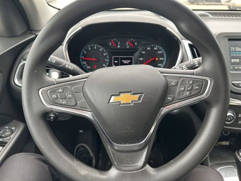 Used 2018 Chevrolet Equinox LT image 9