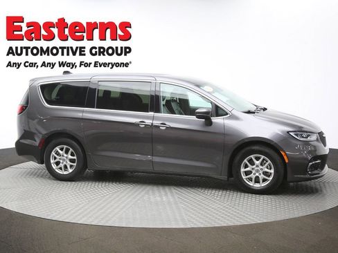 Used 2023 Chrysler Pacifica Touring-L image 48