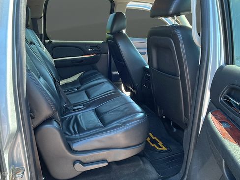 Used 2014 Chevrolet Suburban LT AWD/4WD image 21