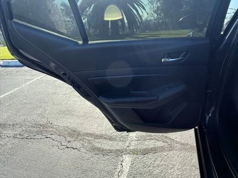 Used 2019 Nissan Altima 2.5 SV image 12