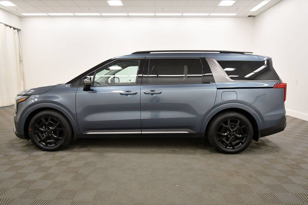 Certified 2026 Kia Carnival SX w/ SX Dark Edition Package FWD image 4