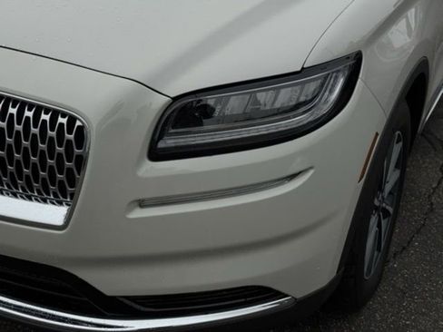 Used 2022 Lincoln Nautilus AWD image 2