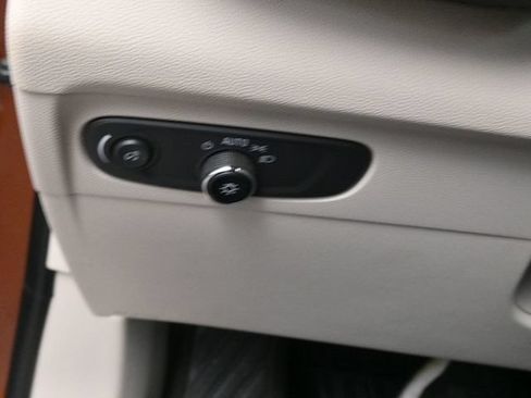 Used 2022 Buick Envision Essence w/ Safety Package FWD image 22