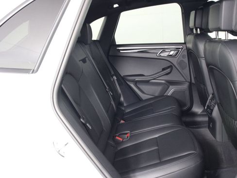 Certified 2026 Porsche Macan AWD/4WD image 32