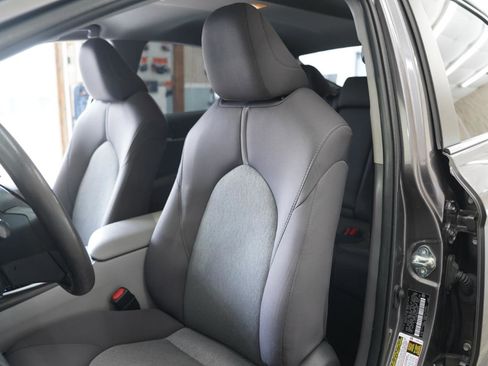 Used 2021 Toyota Camry LE image 24