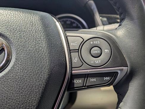Used 2022 Toyota Camry XLE image 12