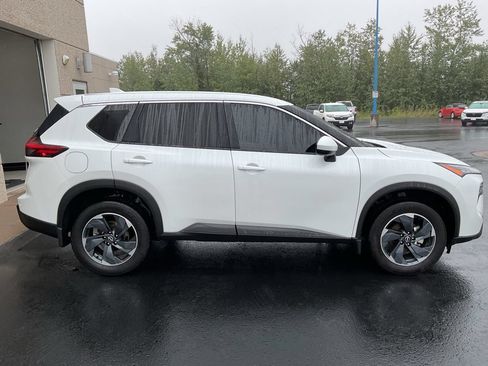 Used 2026 Nissan Rogue SV AWD/4WD image 4