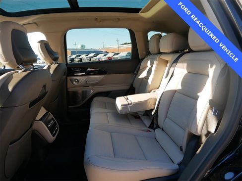 Used 2025 Lincoln Nautilus Reserve image 11