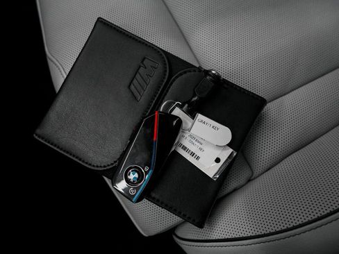 Used 2025 BMW M5 w/ Executive Package image 21