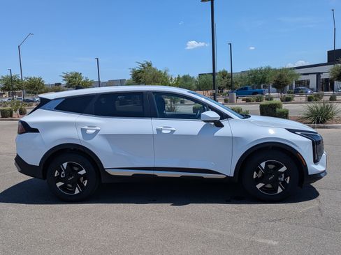 Certified 2026 Kia Sportage LX FWD image 3