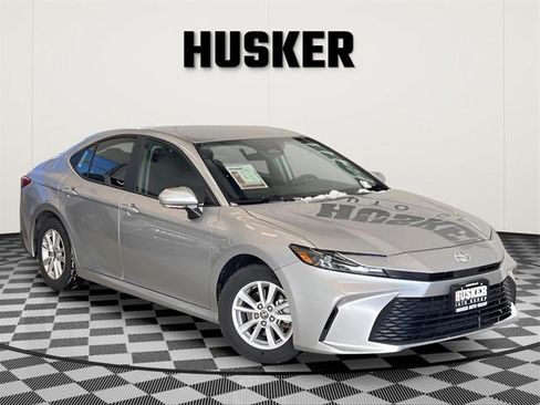 Used 2025 Toyota Camry LE image 1