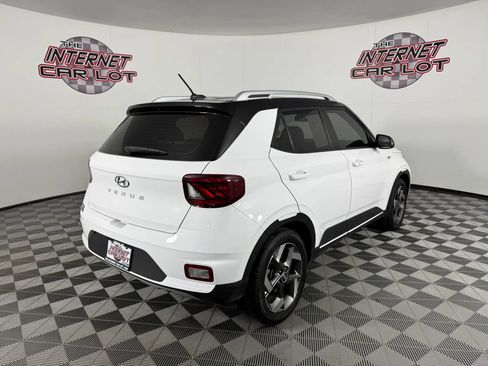 Used 2023 Hyundai Venue Limited w/ Cargo Package FWD image 7