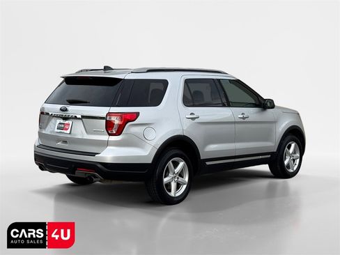 Used 2019 Ford Explorer XLT image 7
