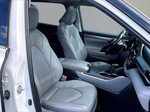 Used 2021 Toyota Highlander Limited image 9