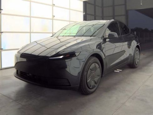 Used 2026 Tesla Model Y AWD image 1